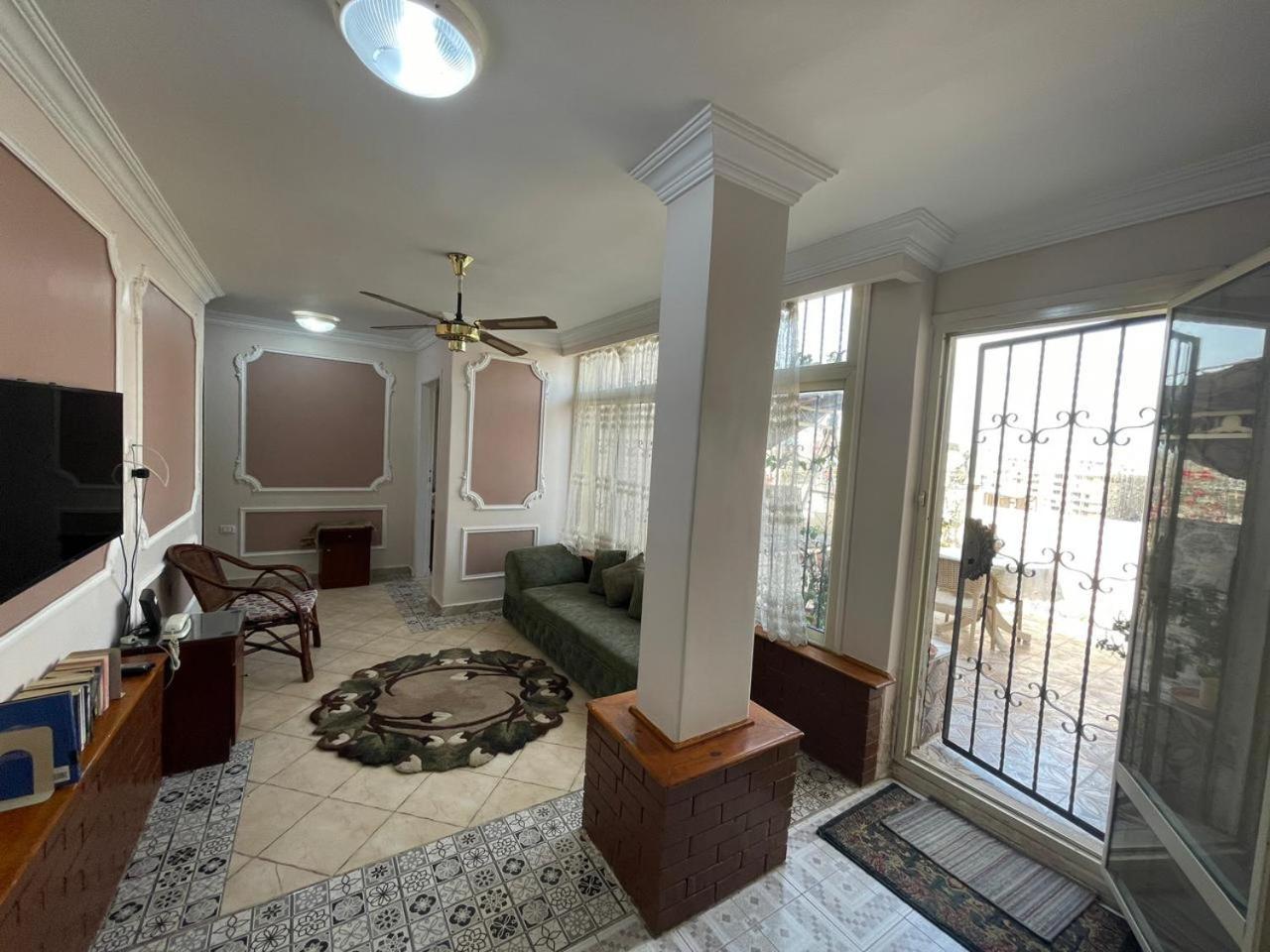 Apartment Pulse Luxury Pyramids View