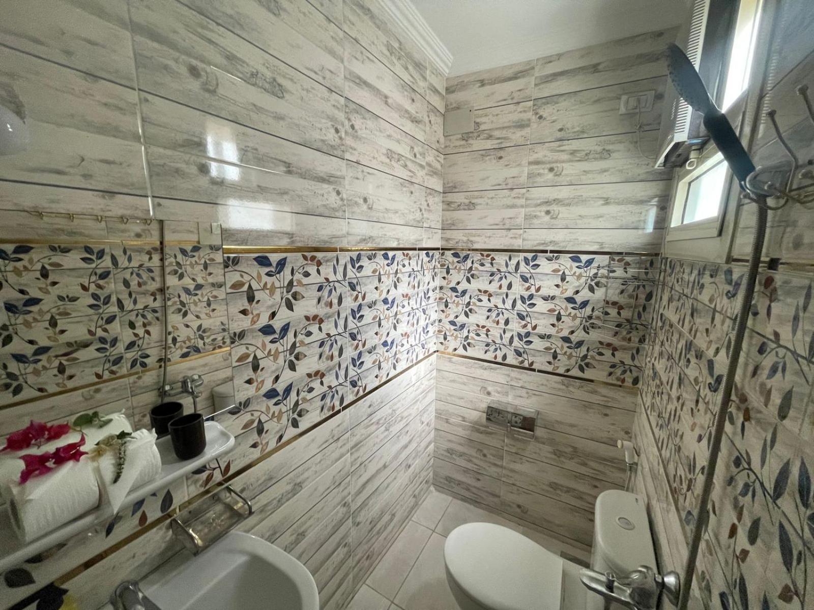 Pulse Luxury Pyramids View Apartment *